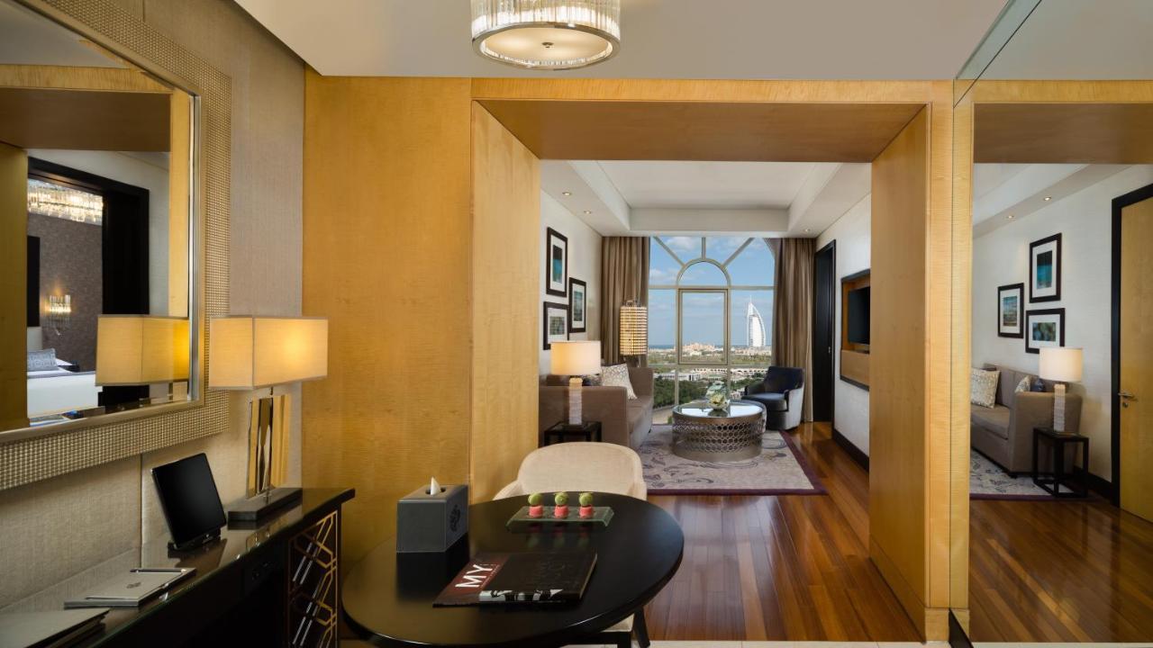 Aspen Chalets By Kempinski Hotel Mall Of The Emirates Дубай Экстерьер фото